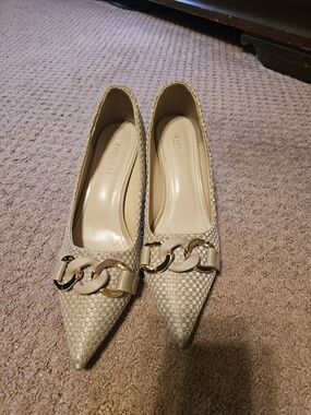 SHEIN Beige Woven Pointed Toe Chain Accent Heels